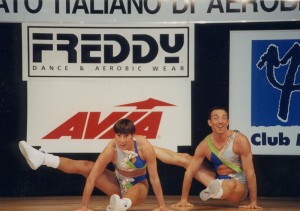 33 anni, campionato italiano di aerobica (hei, son quello dietro, mica quella davanti, eh)... 