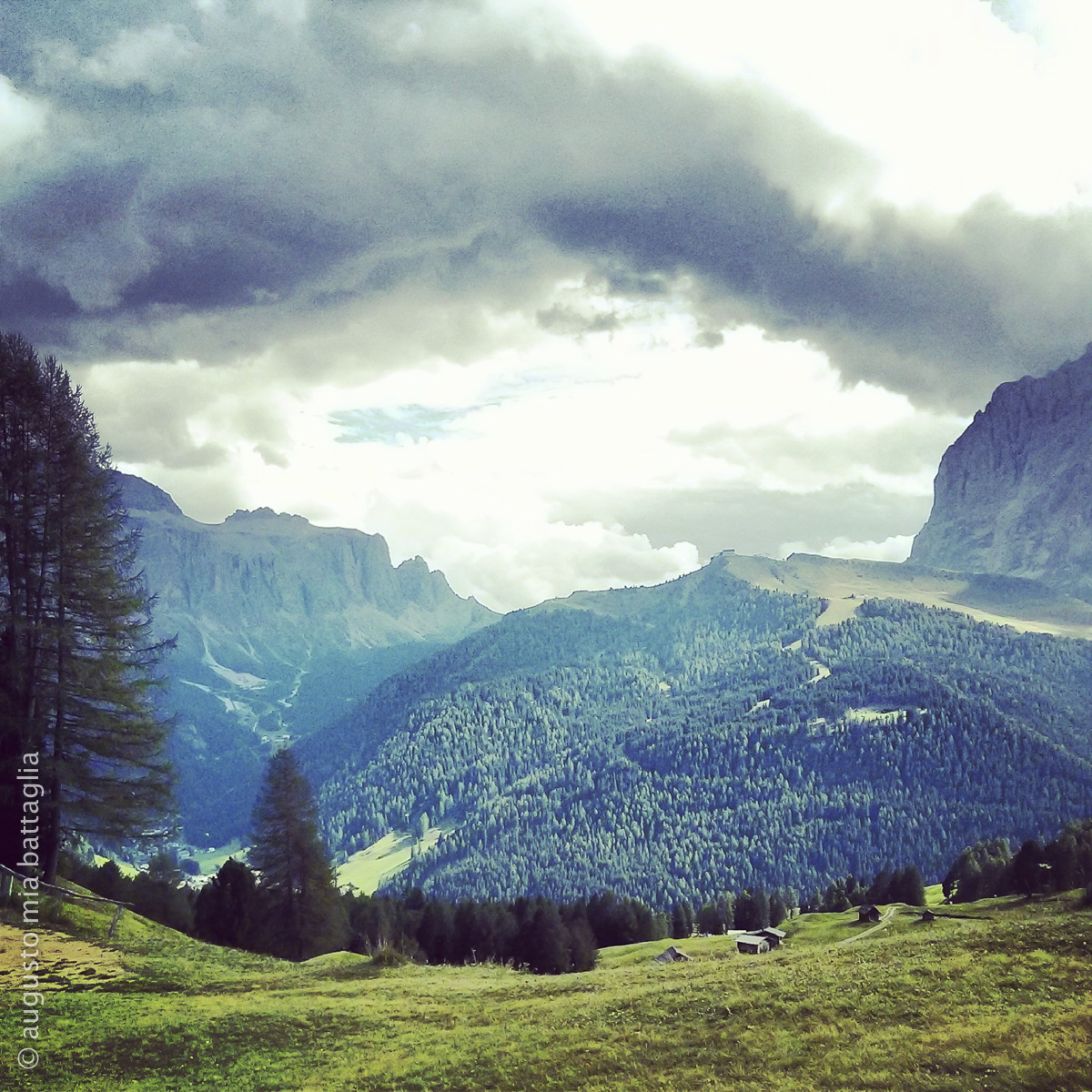 Vista sul Ciampinoi da rif. Juac